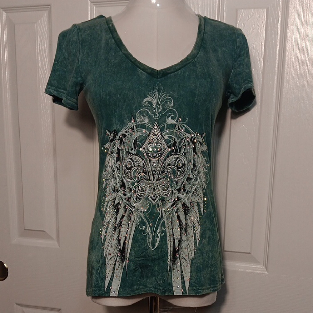 NWOT. YUJIN Forest Green Graphic V-Neck Tee With Rhinestone Studded Front